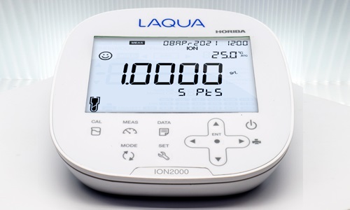 Máy đo độ dẫn điện/điện trở/độ mặn/TDS để bàn Horiba EC 2000